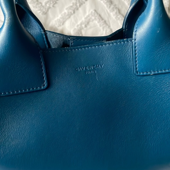 REDUCED! ⬇️GIVENCHY Easy Tote Bag - Picture 6 of 16